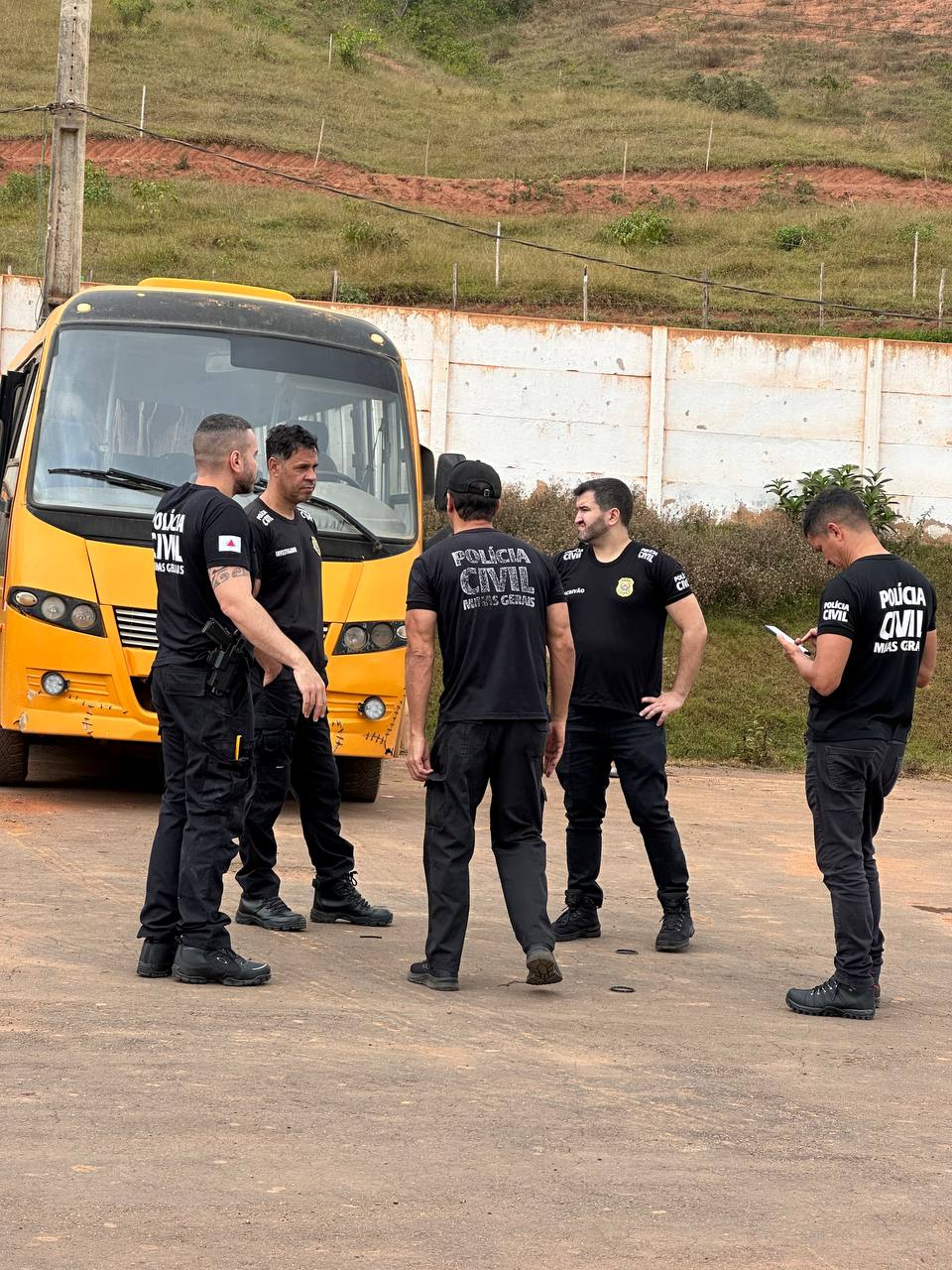 No momento, você está visualizando Polícia Civil realiza fiscalização no transporte escolar de Cantagalo e três veículos terceirizados são recolhidos por apresentarem irregularidades